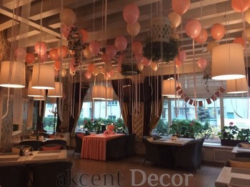 Декор Дня Рождения в ресторане Буржуа, в персиково-розовых тонах