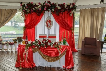 Декор свадьбы в красной гамме в Авроре